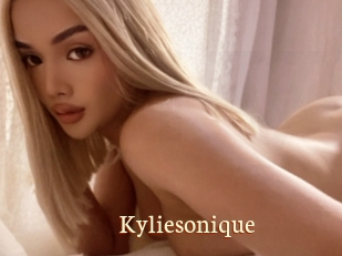 Kyliesonique