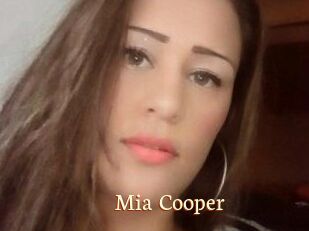 Mia_Cooper