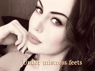 Under_mistress_feets